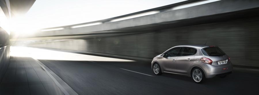 Peugeot 208 5-Door 2012 года  (фото 25 из 73)